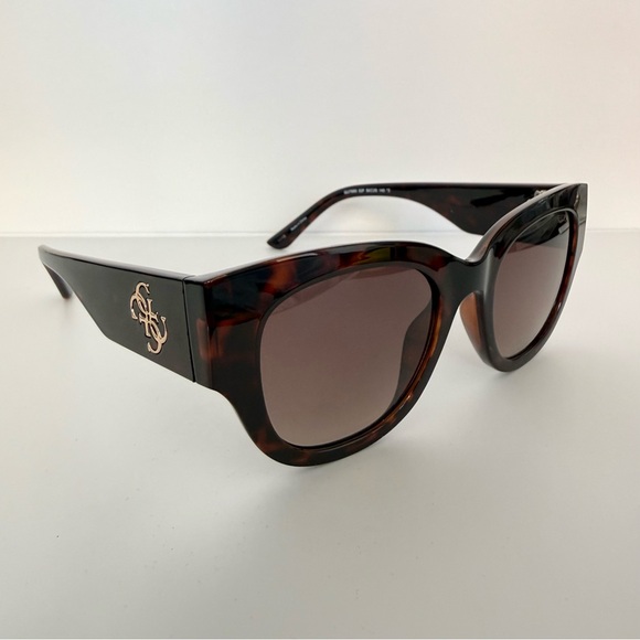 Guess Accessories - NEW!!! Guess women sunglasses GU7680 52F Authentic